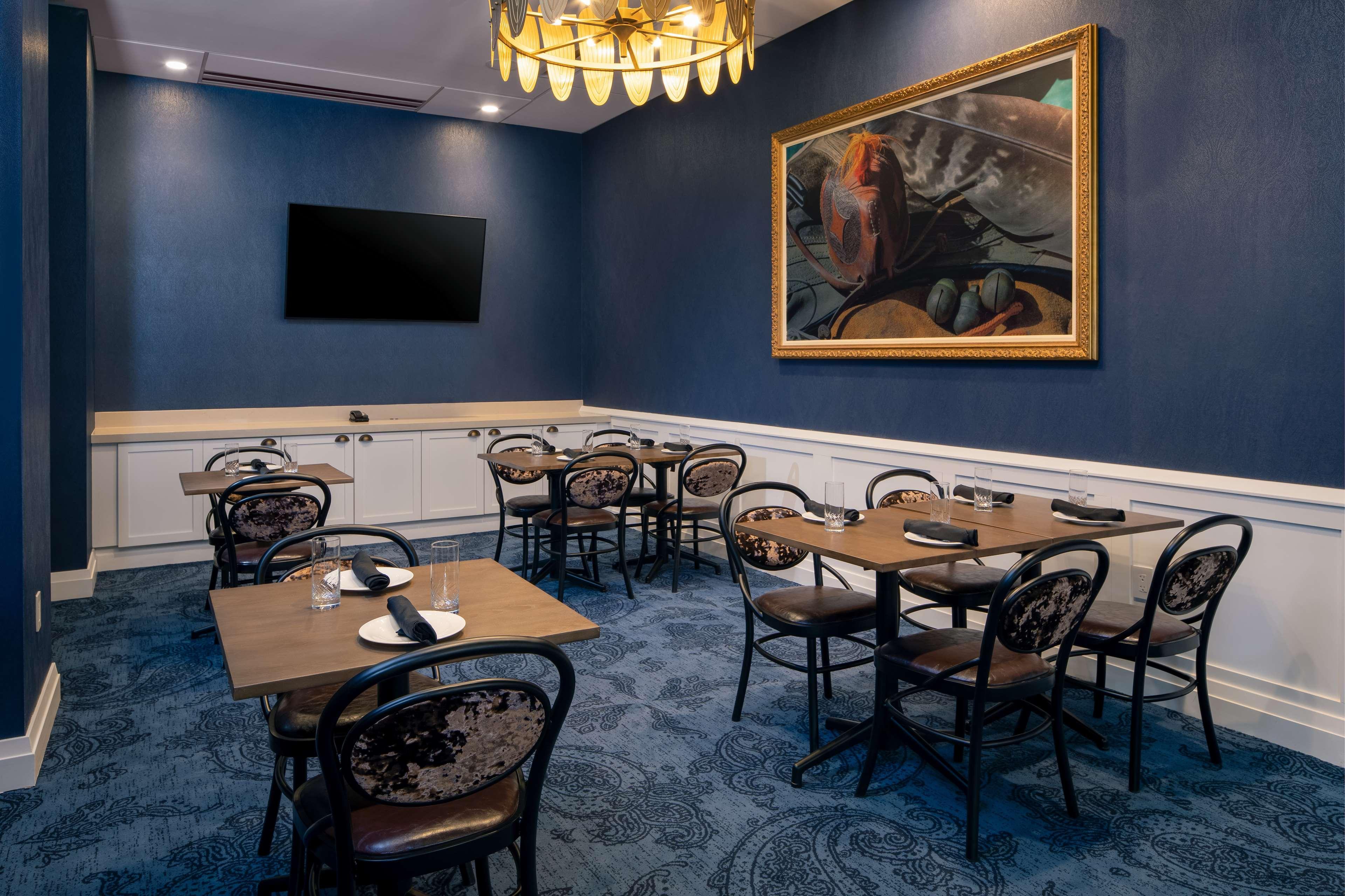 Отель The Peregrine Omaha Downtown Curio Collection By Hilton Экстерьер фото