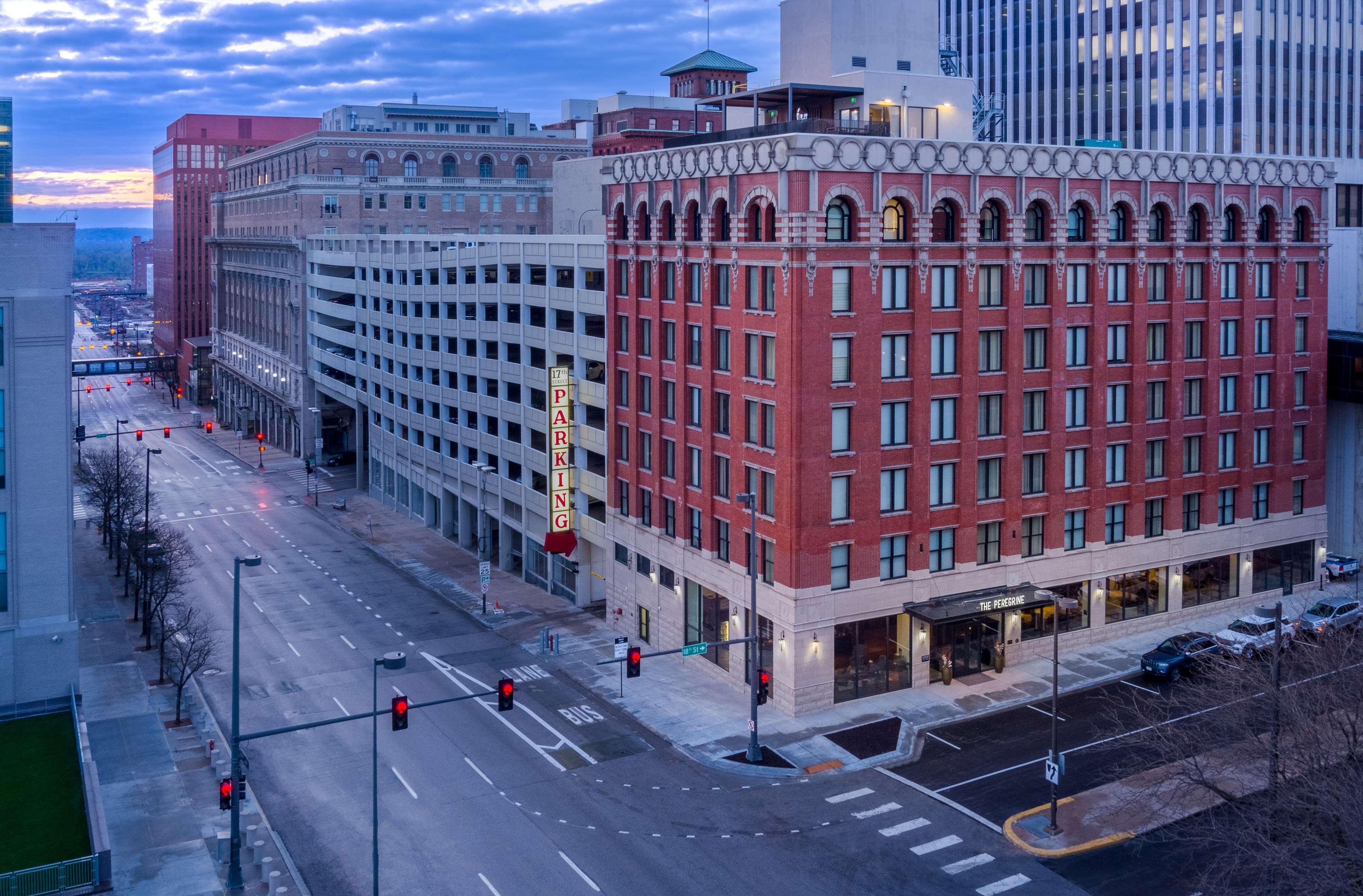 Отель The Peregrine Omaha Downtown Curio Collection By Hilton Экстерьер фото