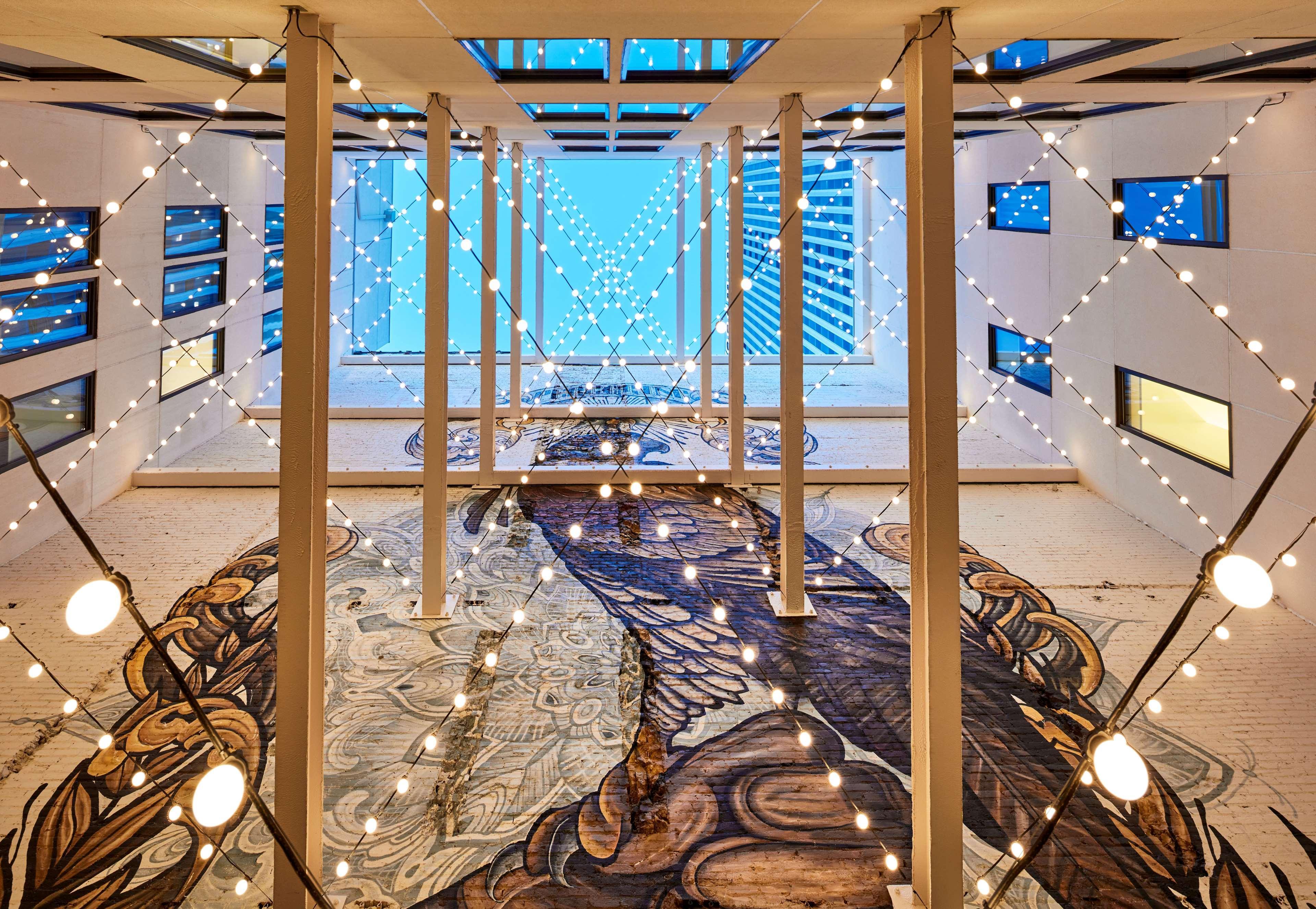 Отель The Peregrine Omaha Downtown Curio Collection By Hilton Экстерьер фото