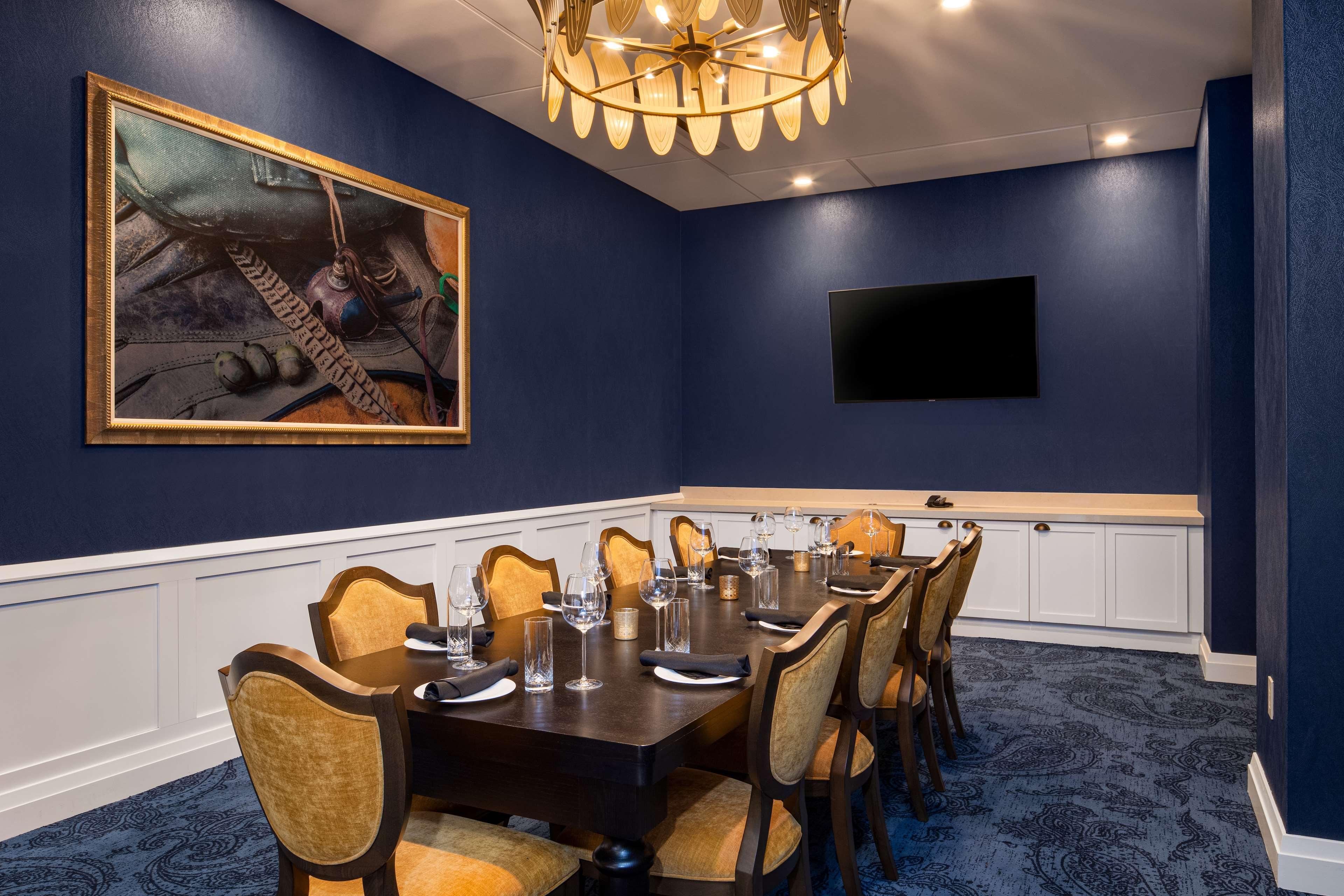 Отель The Peregrine Omaha Downtown Curio Collection By Hilton Экстерьер фото