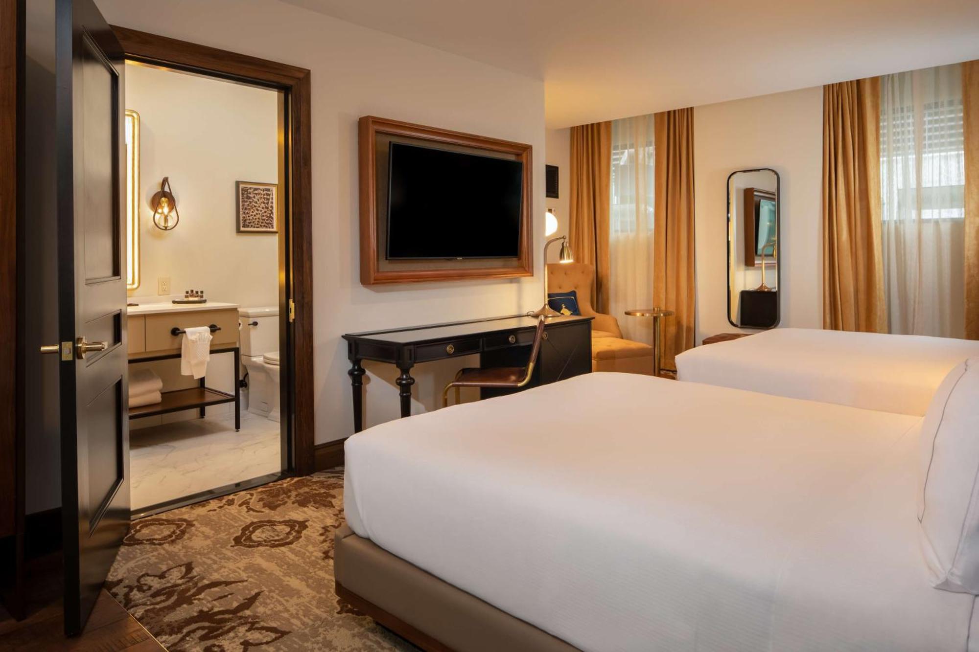 Отель The Peregrine Omaha Downtown Curio Collection By Hilton Экстерьер фото