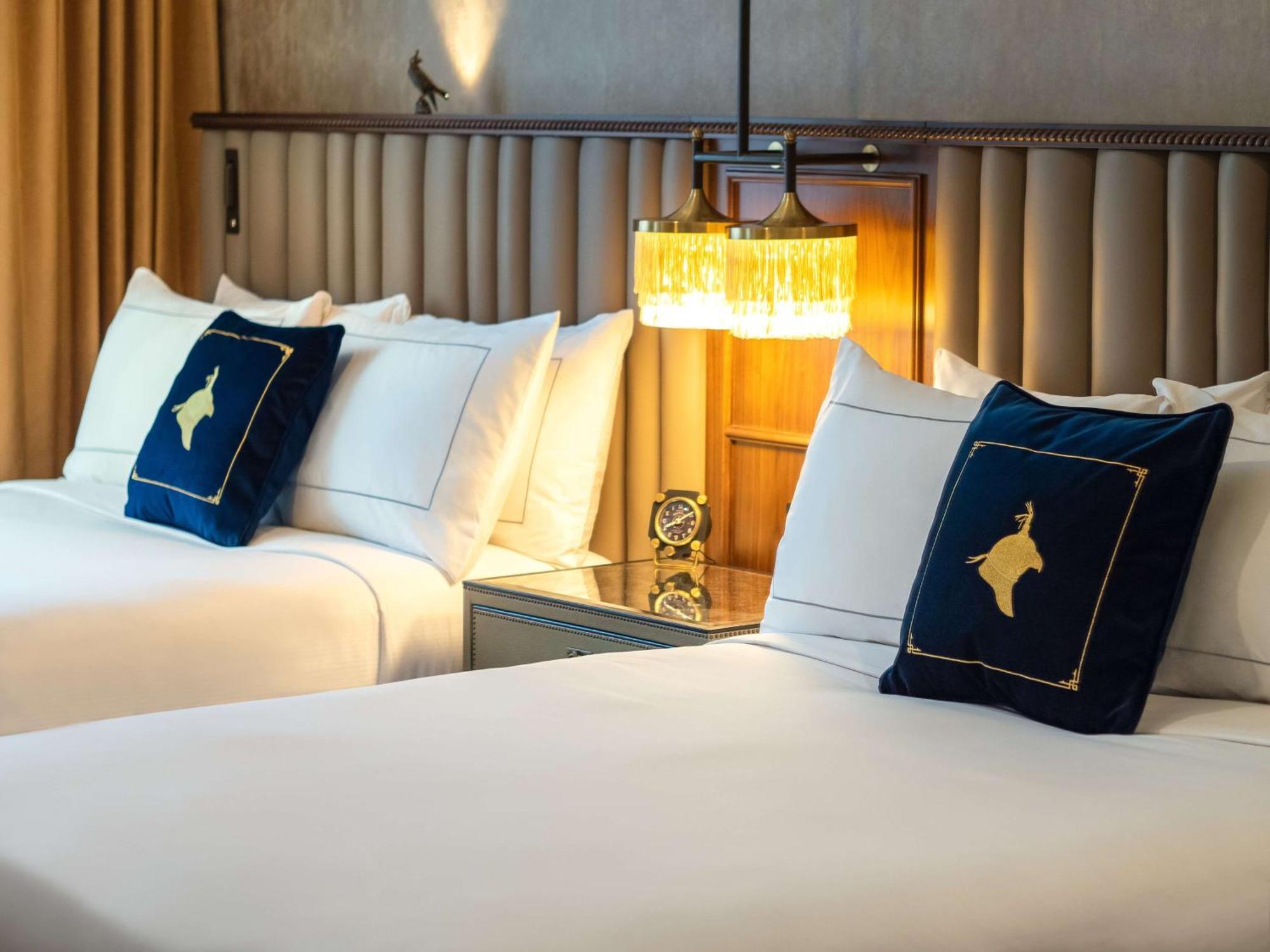 Отель The Peregrine Omaha Downtown Curio Collection By Hilton Экстерьер фото