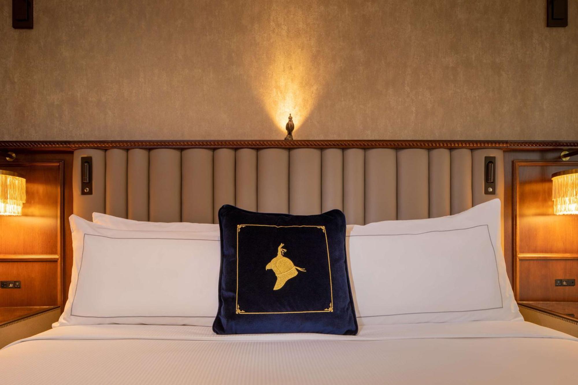 Отель The Peregrine Omaha Downtown Curio Collection By Hilton Экстерьер фото