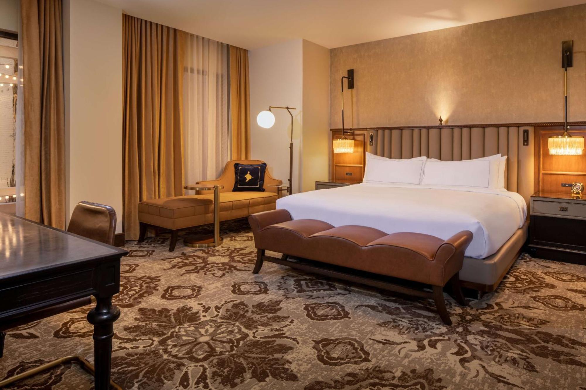 Отель The Peregrine Omaha Downtown Curio Collection By Hilton Экстерьер фото