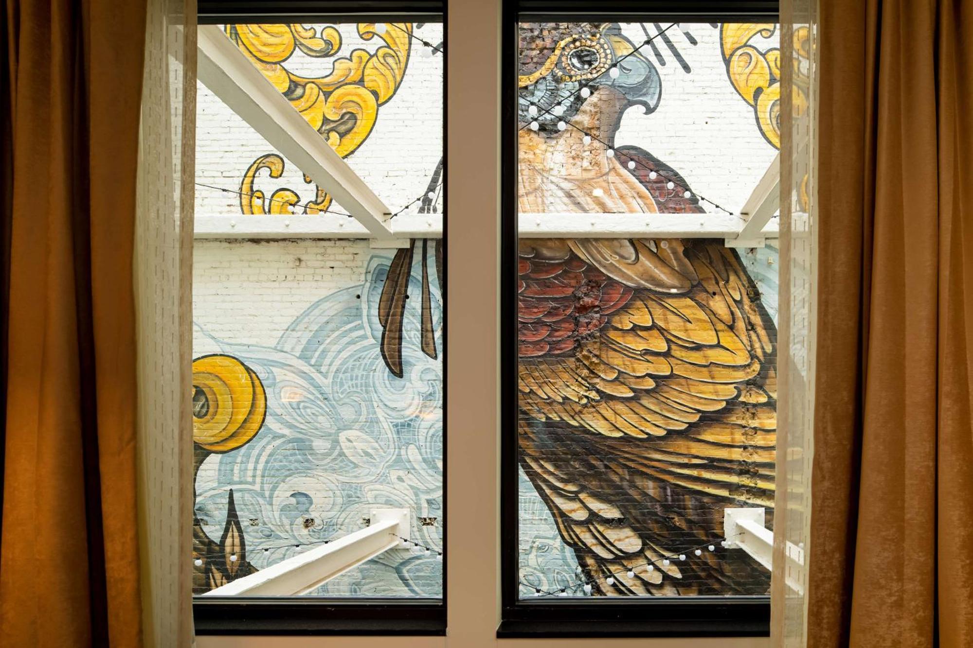 Отель The Peregrine Omaha Downtown Curio Collection By Hilton Экстерьер фото